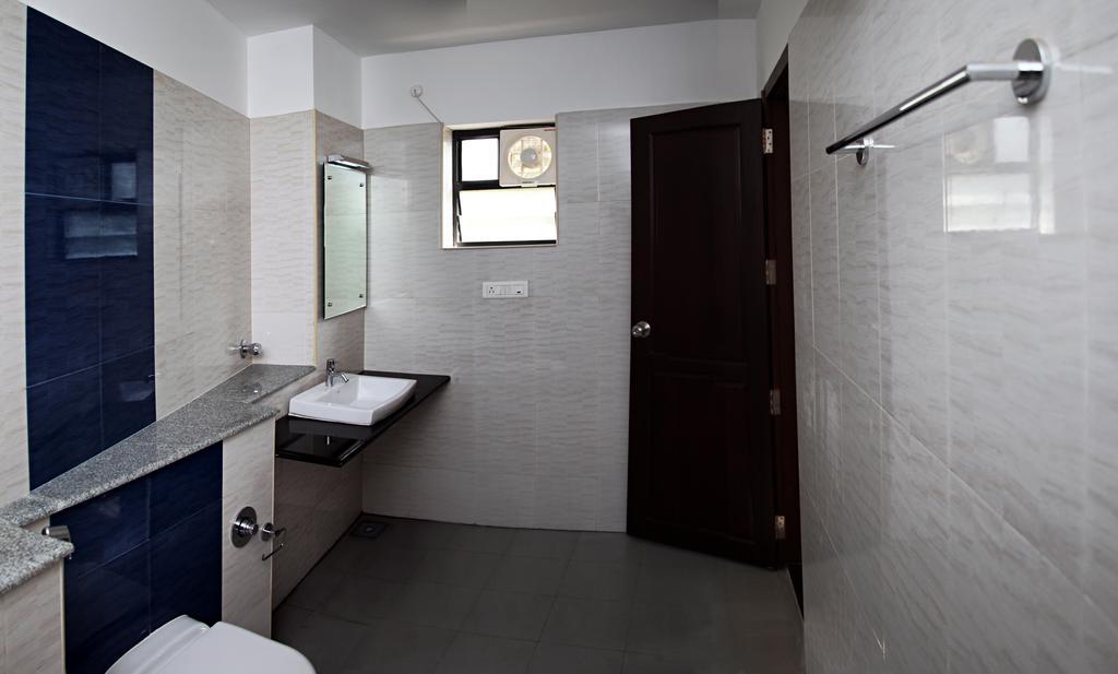 Century Grand Hotel Mananthavady Chambre photo