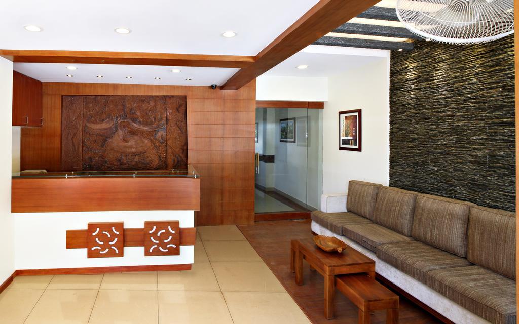 Century Grand Hotel Mananthavady Extérieur photo