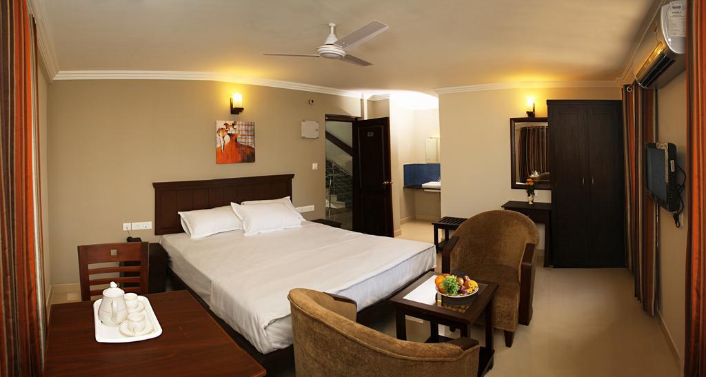 Century Grand Hotel Mananthavady Chambre photo