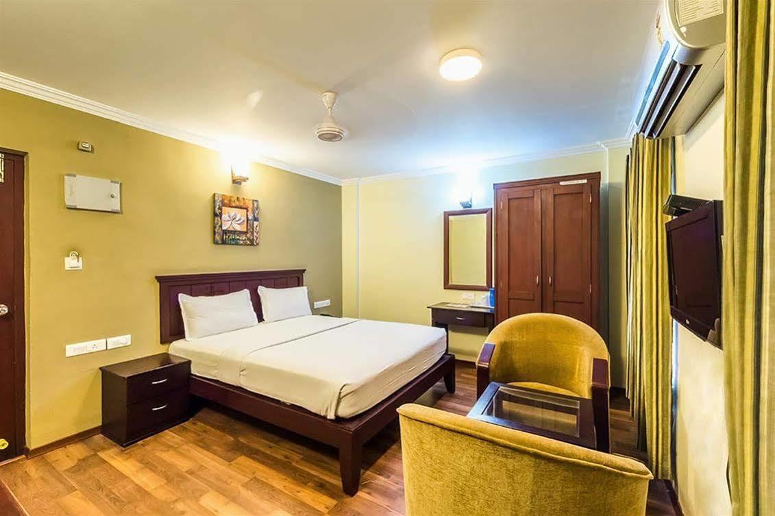 Century Grand Hotel Mananthavady Extérieur photo